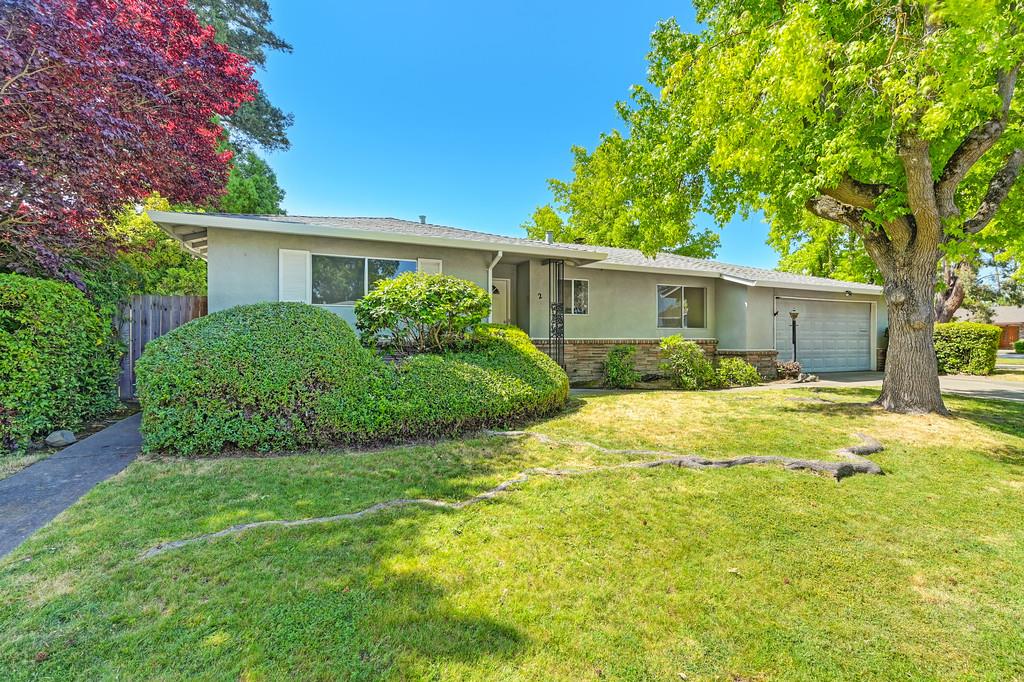 Detail Gallery Image 1 of 42 For 2 Springbrook Cir, Sacramento,  CA 95831 - – Beds | – Baths