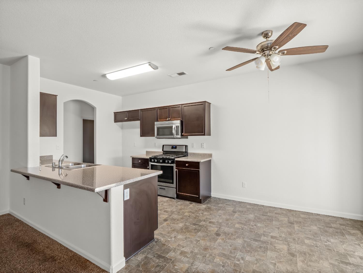 Detail Gallery Image 9 of 34 For 1585 Dallas St, Dinuba,  CA 93618 - 4 Beds | 2 Baths