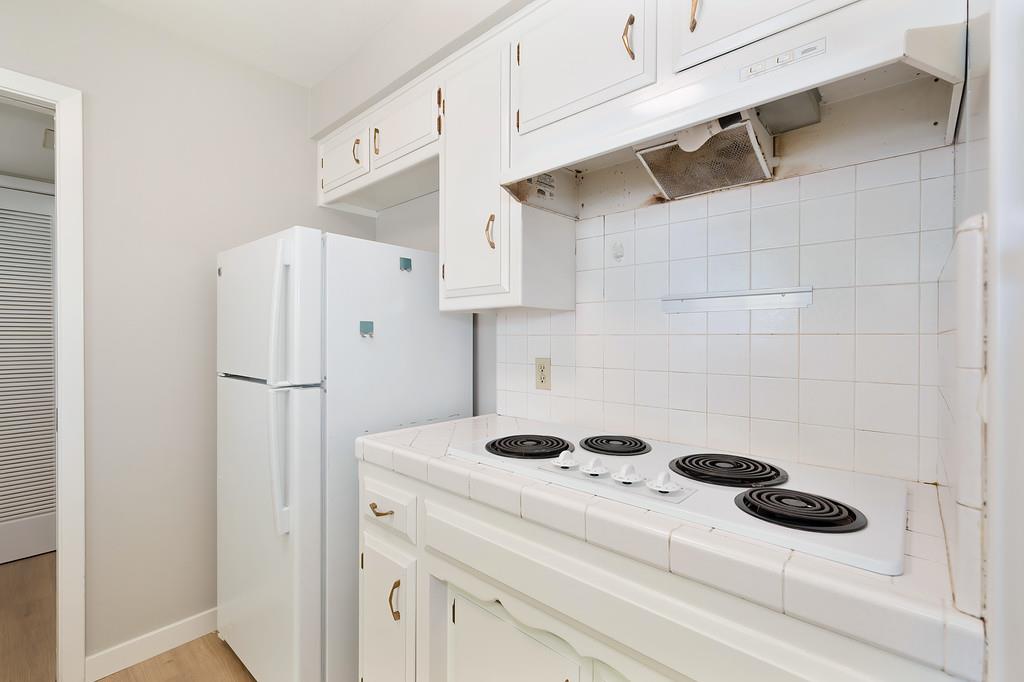 Detail Gallery Image 8 of 42 For 2 Springbrook Cir, Sacramento,  CA 95831 - – Beds | – Baths