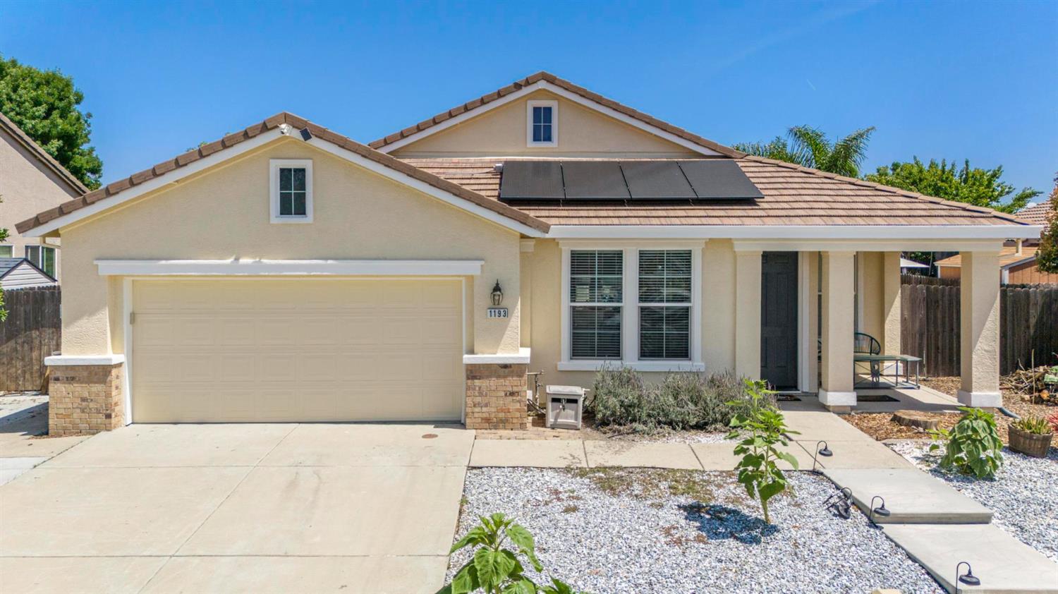 Detail Gallery Image 2 of 37 For 1193 Silver Spur Way, Plumas Lake,  CA 95961 - 4 Beds | 2 Baths