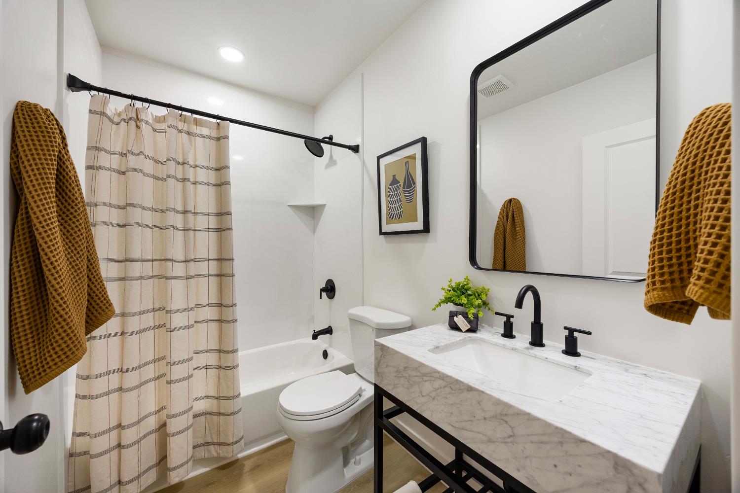 Detail Gallery Image 24 of 55 For 3517 Santa Cruz Way, Sacramento,  CA 95817 - 3 Beds | 3 Baths