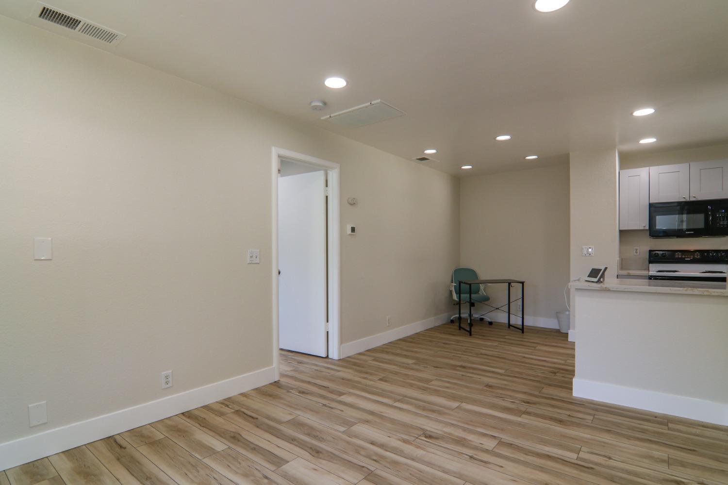 Detail Gallery Image 6 of 34 For 104 La Contera Ct #140,  Sacramento,  CA 95834 - 1 Beds | 1 Baths