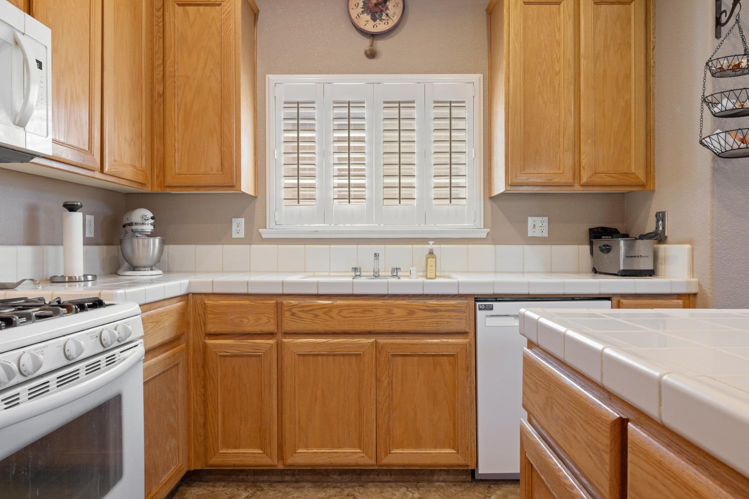 Detail Gallery Image 11 of 54 For 12777 Bonnie Brae, Waterford,  CA 95386 - 4 Beds | 3 Baths