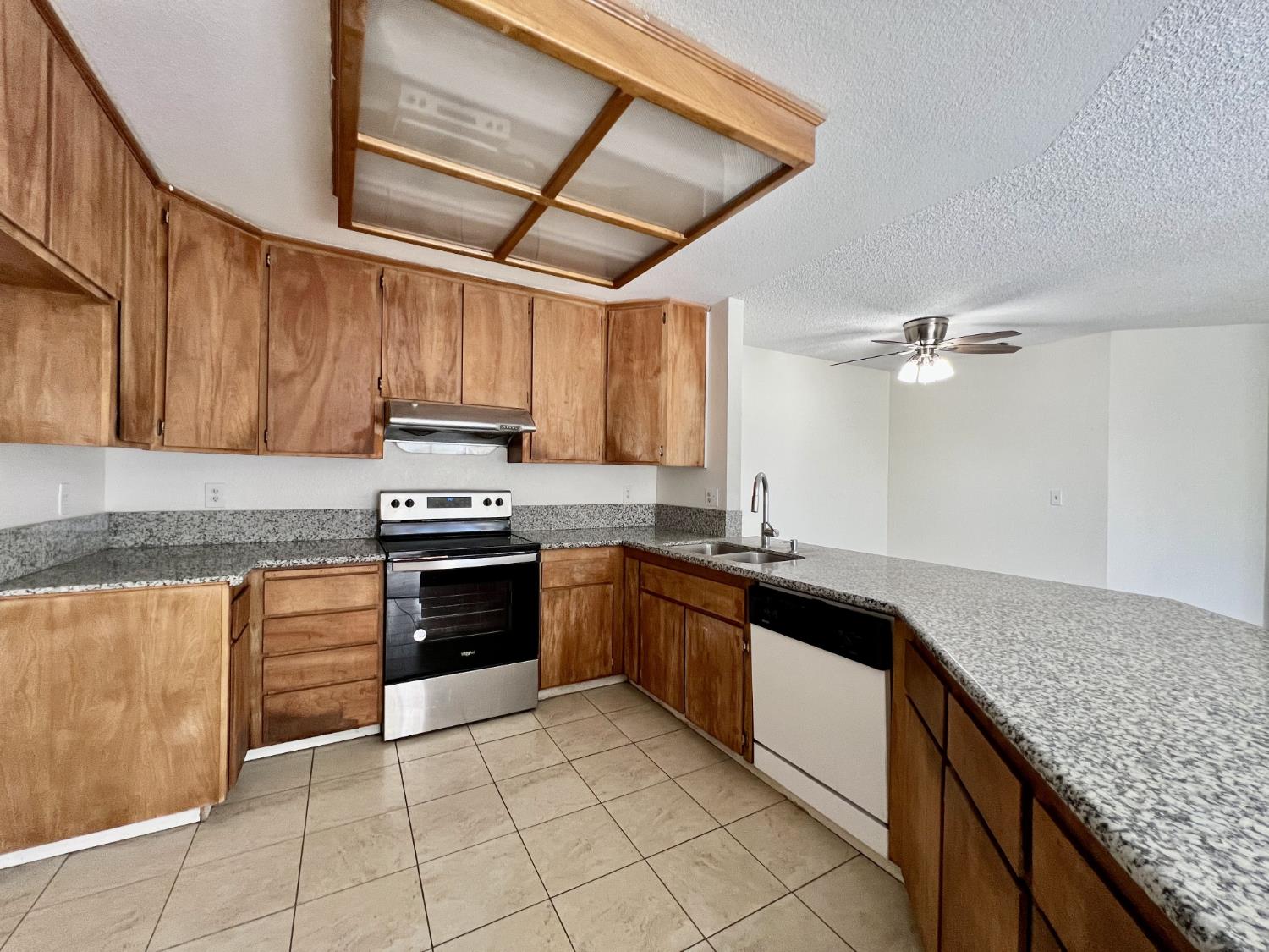 Detail Gallery Image 6 of 33 For 4901 Morningstar Dr #2,  Sacramento,  CA 95824 - 3 Beds | 2 Baths