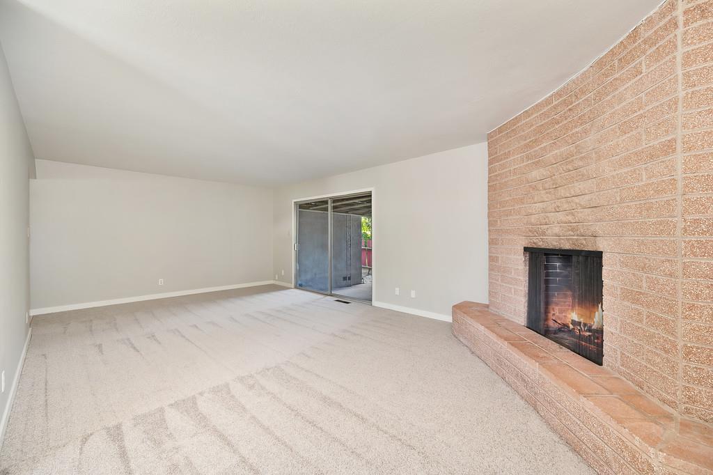 Detail Gallery Image 10 of 42 For 2 Springbrook Cir, Sacramento,  CA 95831 - – Beds | – Baths