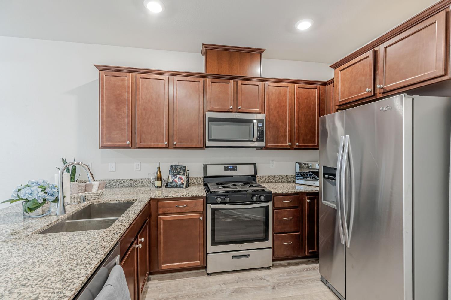 Detail Gallery Image 10 of 48 For 4630 Ocean Ln, Elk Grove,  CA 95757 - 2 Beds | 2 Baths