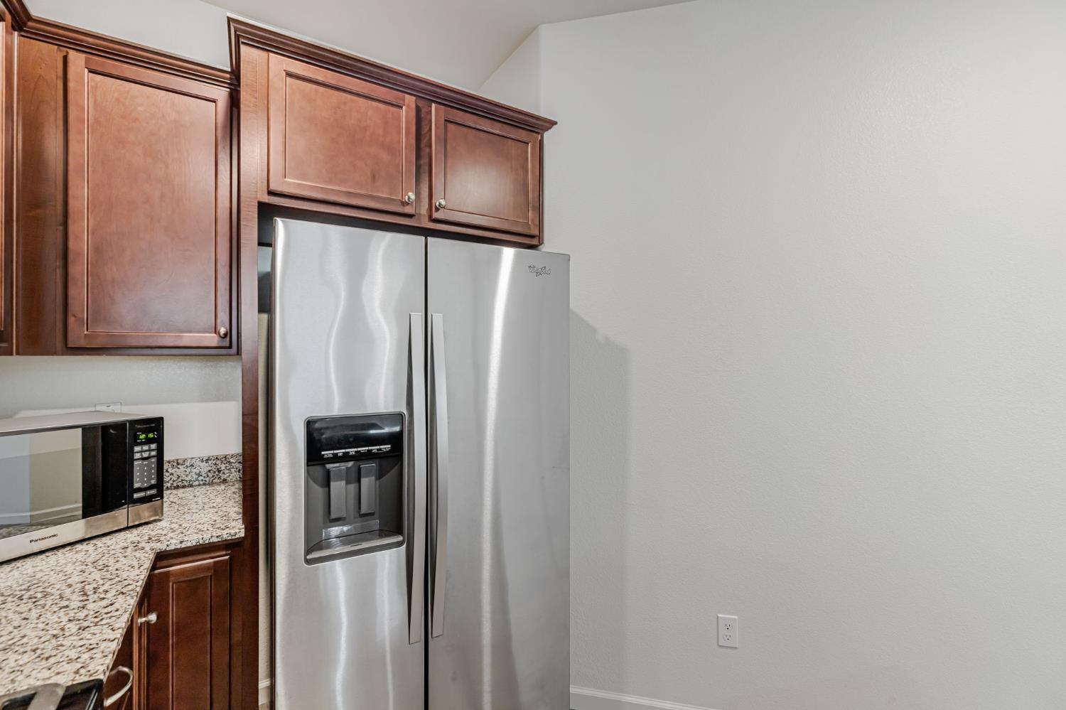 Detail Gallery Image 13 of 48 For 4630 Ocean Ln, Elk Grove,  CA 95757 - 2 Beds | 2 Baths