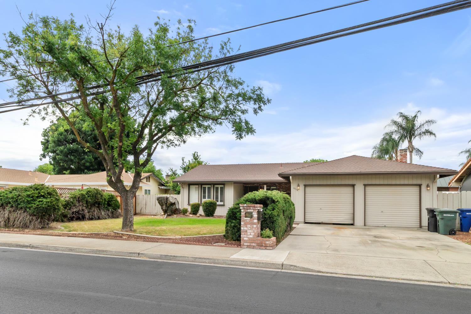 Detail Gallery Image 2 of 55 For 2624 E Orangeburg, Modesto,  CA 95355 - 3 Beds | 2 Baths