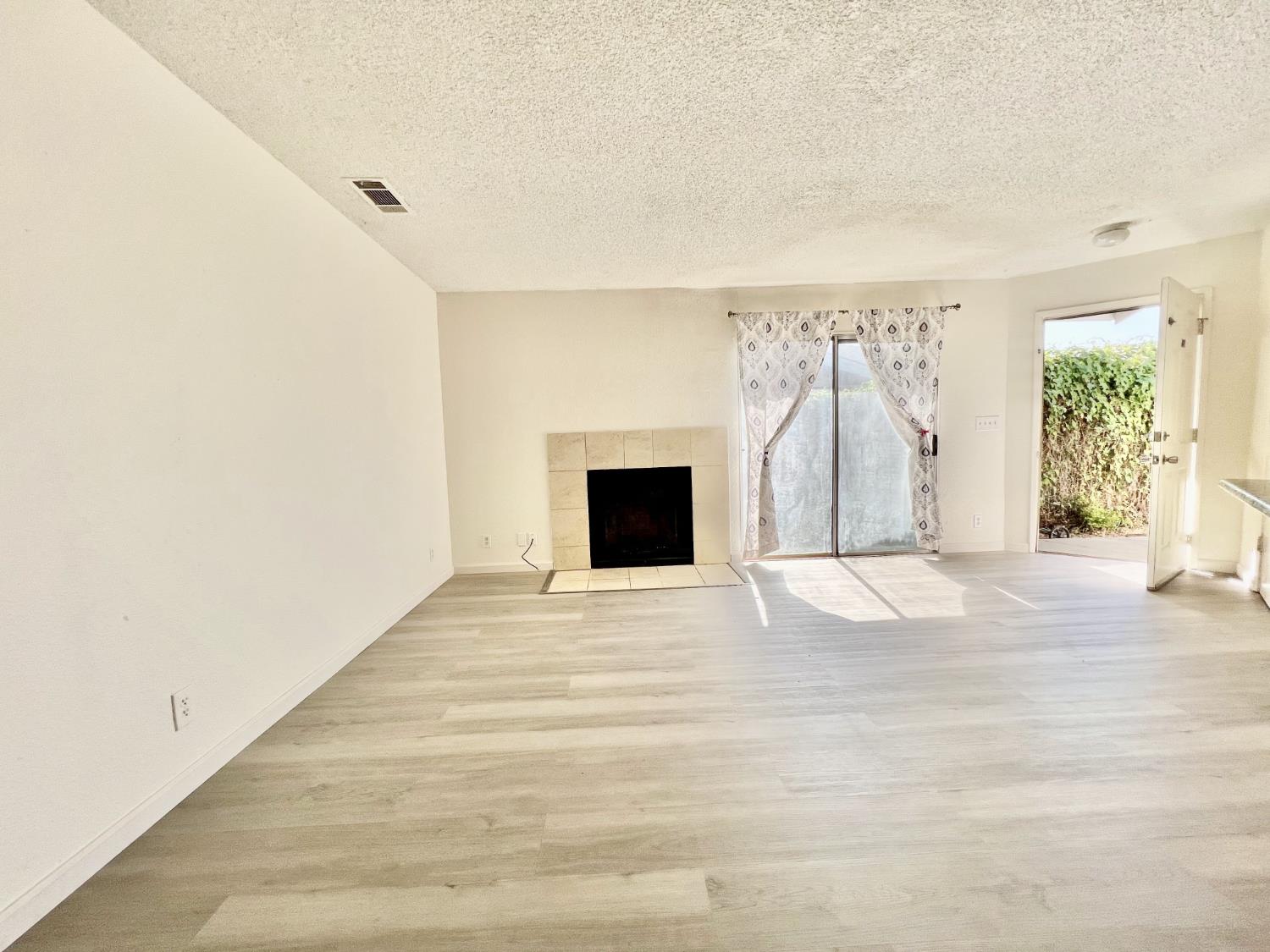 Detail Gallery Image 27 of 33 For 4901 Morningstar Dr #2,  Sacramento,  CA 95824 - 3 Beds | 2 Baths