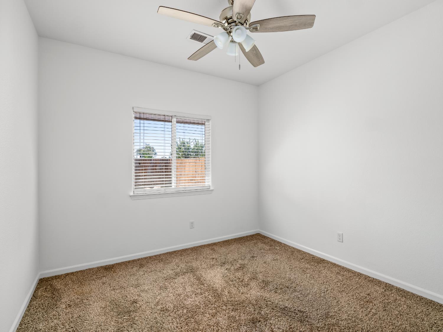 Detail Gallery Image 18 of 34 For 1585 Dallas St, Dinuba,  CA 93618 - 4 Beds | 2 Baths