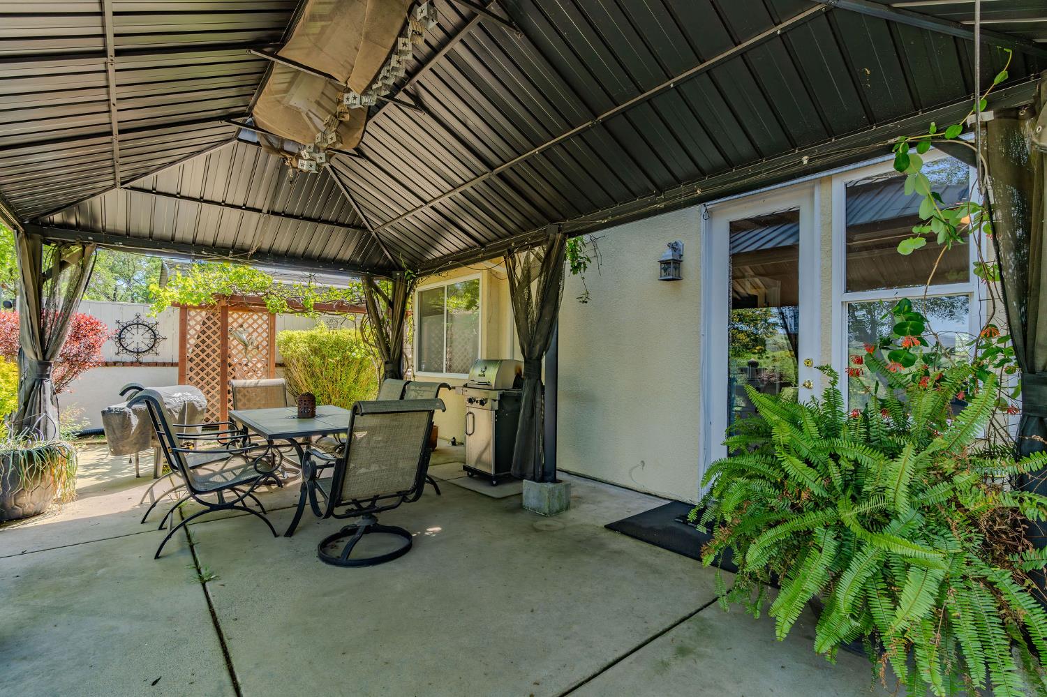 Detail Gallery Image 9 of 83 For 5753 Treosti Pl, Valley Springs,  CA 95252 - 5 Beds | 3/1 Baths