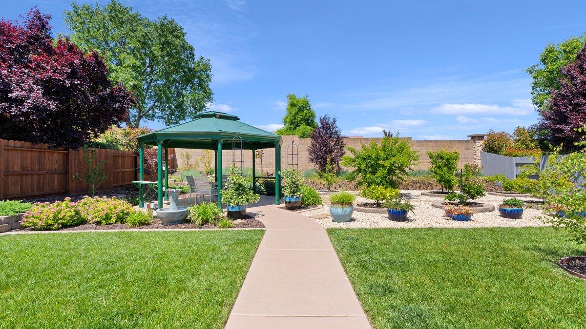 Detail Gallery Image 37 of 62 For 102 Slate Ridge Ct, El Dorado Hills,  CA 95762 - 2 Beds | 2 Baths