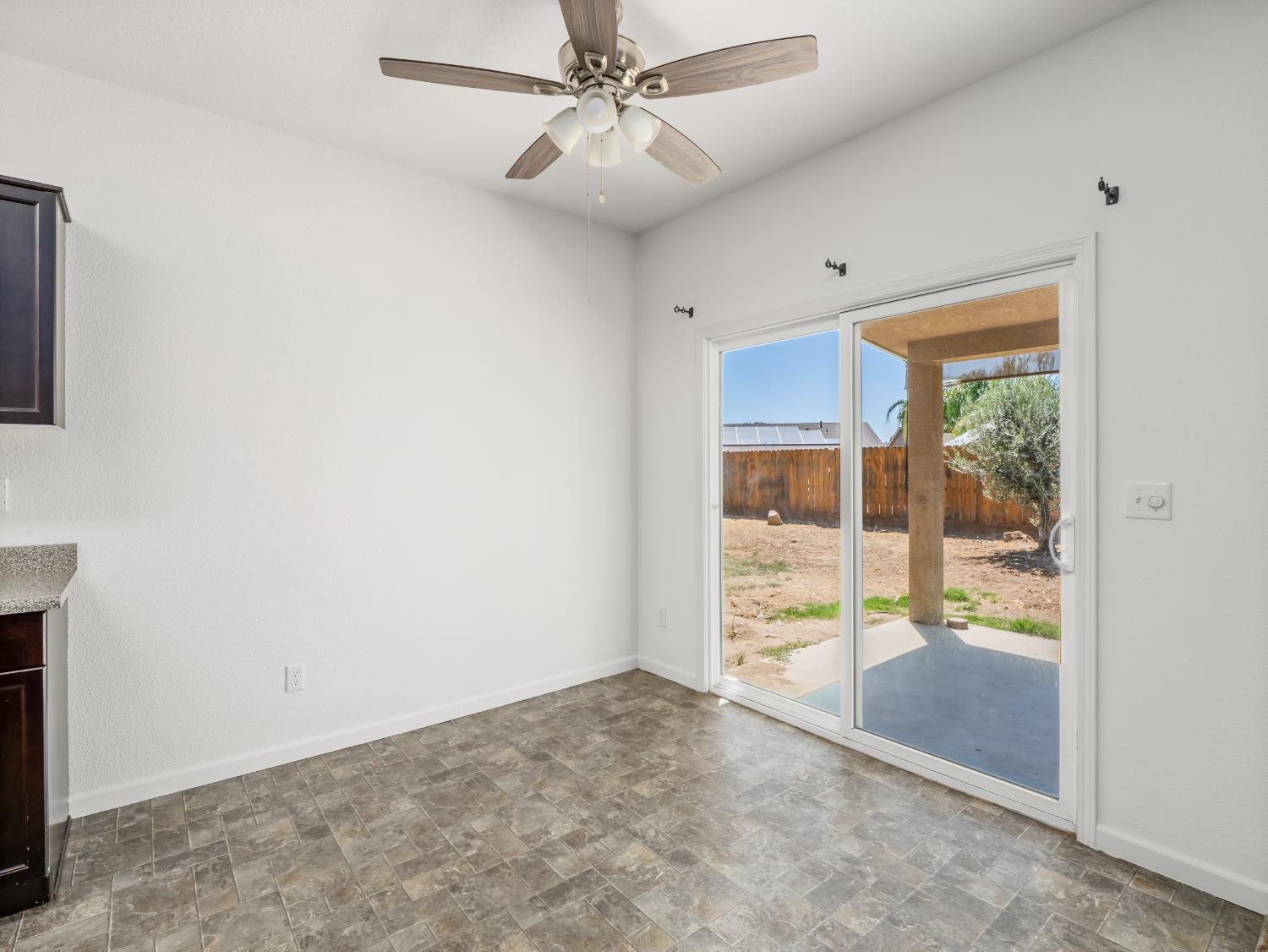 Detail Gallery Image 10 of 34 For 1585 Dallas St, Dinuba,  CA 93618 - 4 Beds | 2 Baths