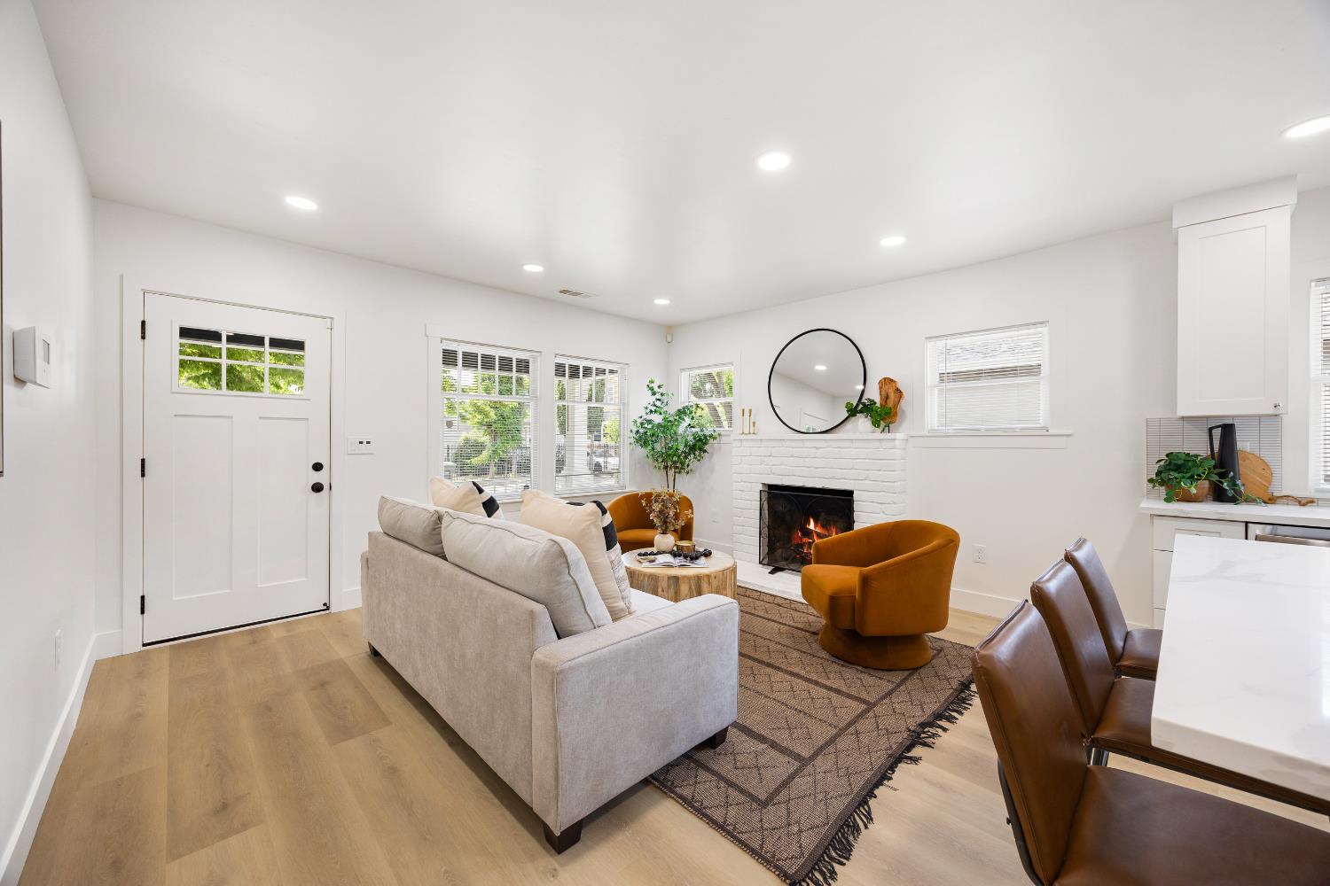 Detail Gallery Image 7 of 55 For 3517 Santa Cruz Way, Sacramento,  CA 95817 - 3 Beds | 3 Baths