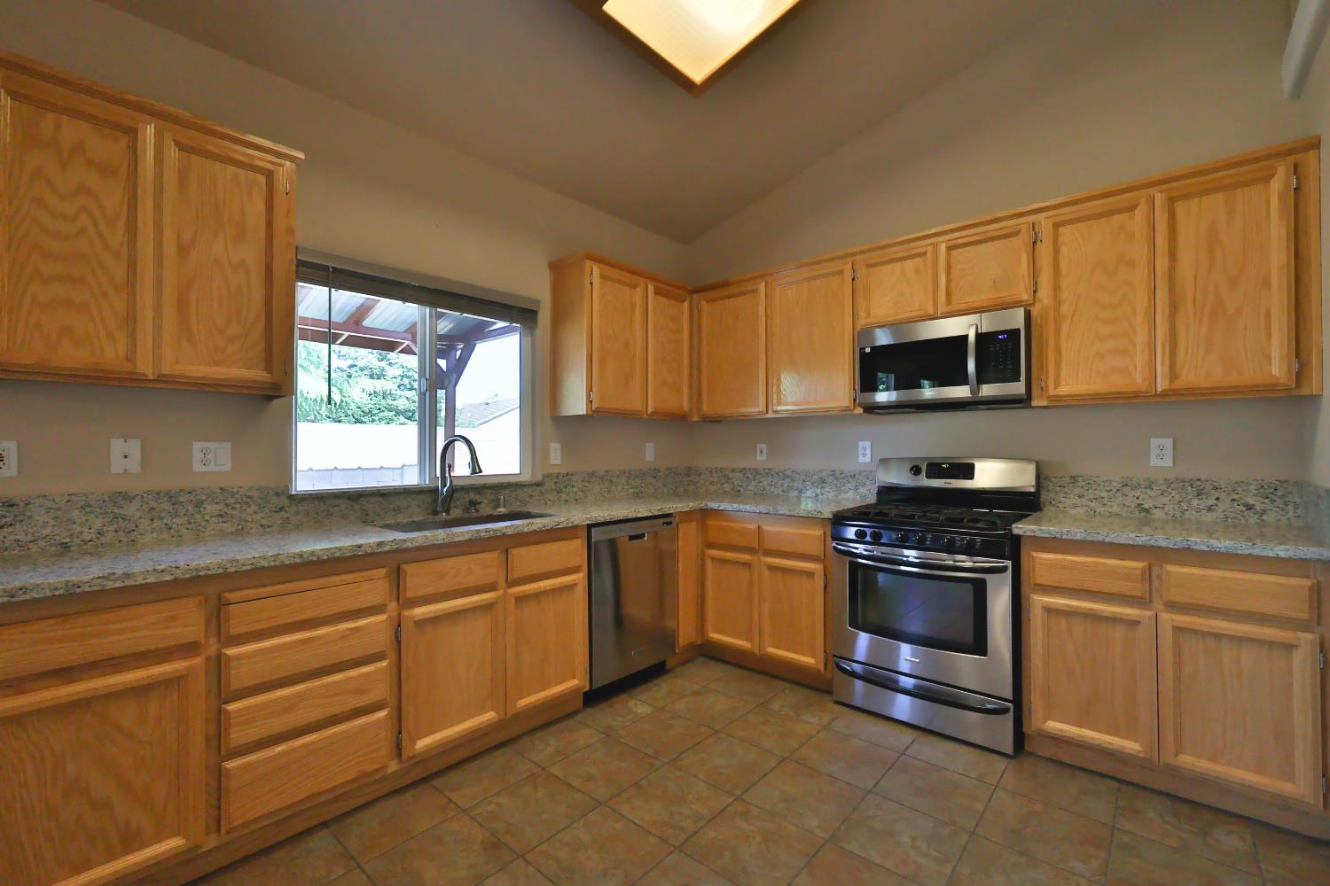 Detail Gallery Image 43 of 48 For 1575 Larkflower Way, Lincoln,  CA 95648 - 3 Beds | 2 Baths