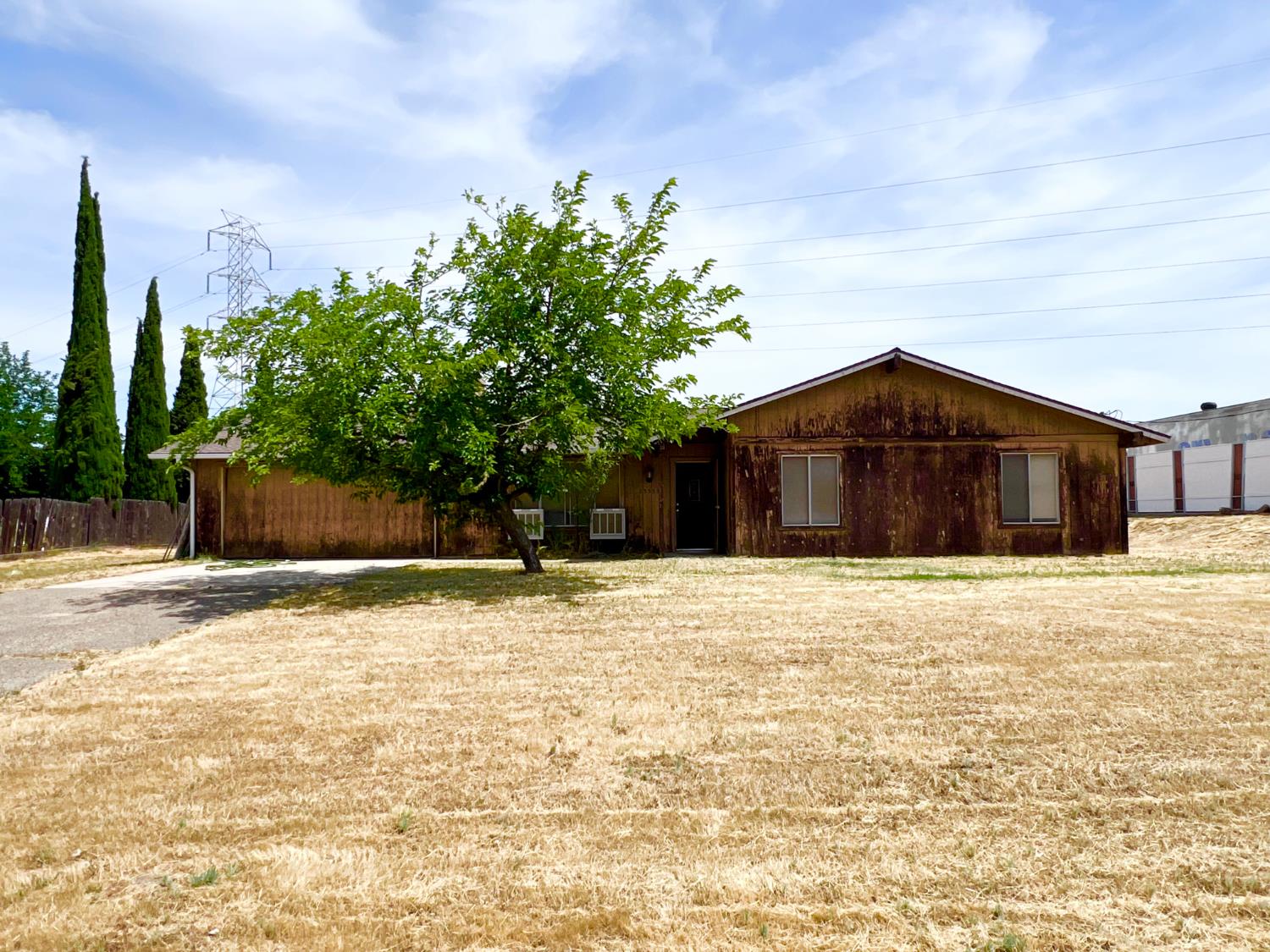Detail Gallery Image 1 of 44 For 25553 El Vado Dr, Madera,  CA 93638 - 3 Beds | 1/1 Baths