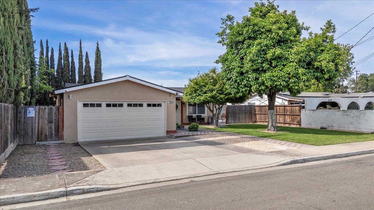 Detail Gallery Image 3 of 48 For 3824 Sierra St, Riverbank,  CA 95367 - 4 Beds | 2 Baths