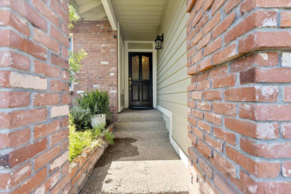 Detail Gallery Image 3 of 24 For 1140 Oak Tree Cir, El Dorado Hills,  CA 95762 - 3 Beds | 2 Baths