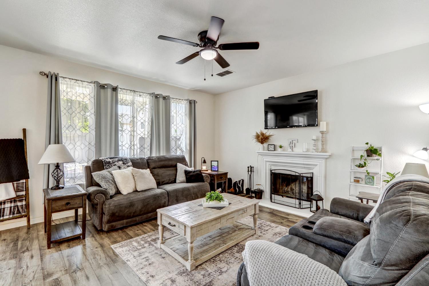Detail Gallery Image 14 of 47 For 2207 Catherwood Way, Sacramento,  CA 95835 - 4 Beds | 3 Baths