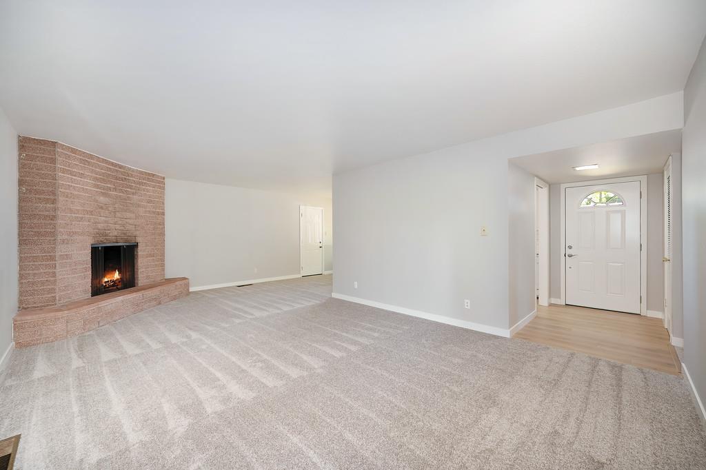 Detail Gallery Image 12 of 42 For 2 Springbrook Cir, Sacramento,  CA 95831 - – Beds | – Baths
