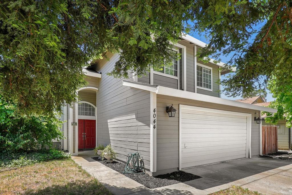 Detail Gallery Image 3 of 42 For 4044 Tawny Meadow Way, Antelope,  CA 95843 - 3 Beds | 2/1 Baths