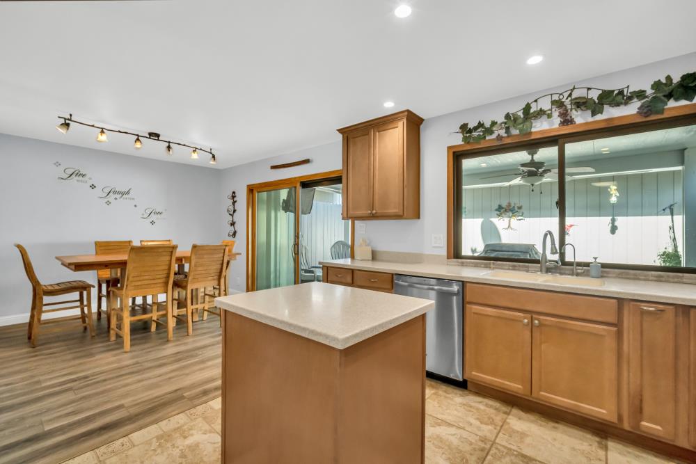 Detail Gallery Image 12 of 33 For 5628 Spyglass Lane, Citrus Heights,  CA 95610 - 3 Beds | 2/1 Baths
