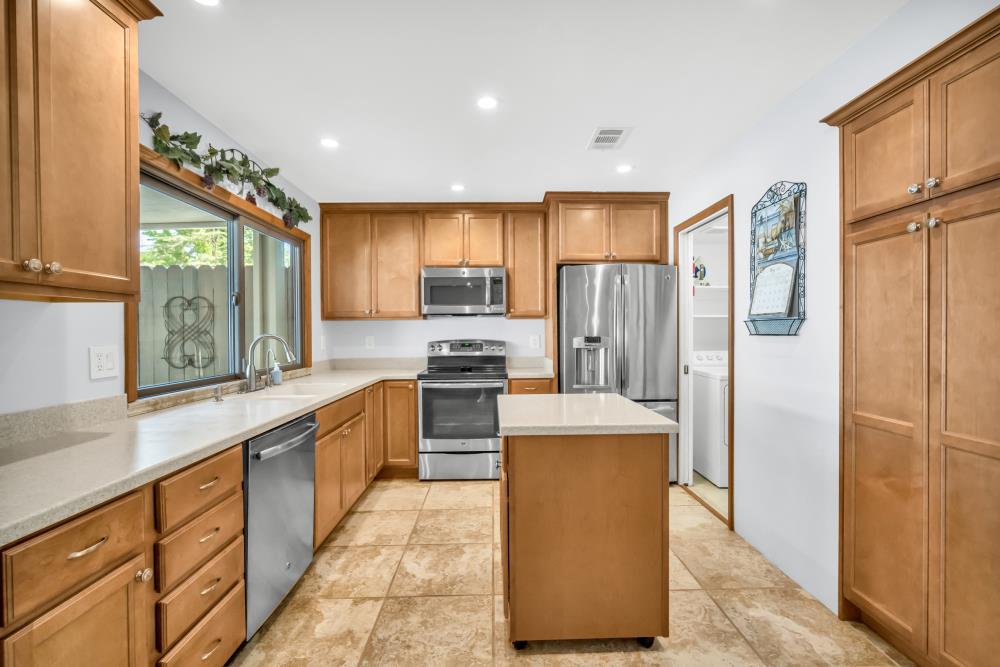 Detail Gallery Image 14 of 33 For 5628 Spyglass Lane, Citrus Heights,  CA 95610 - 3 Beds | 2/1 Baths
