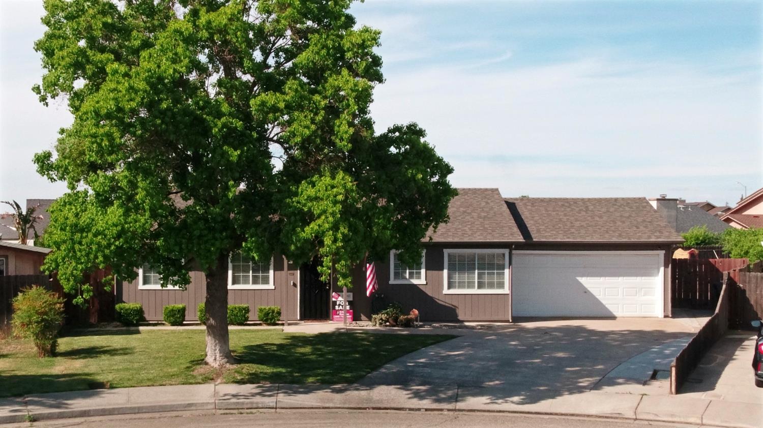Detail Gallery Image 1 of 28 For 2045 Pajaro Ct, Livingston,  CA 95334 - 3 Beds | 2 Baths