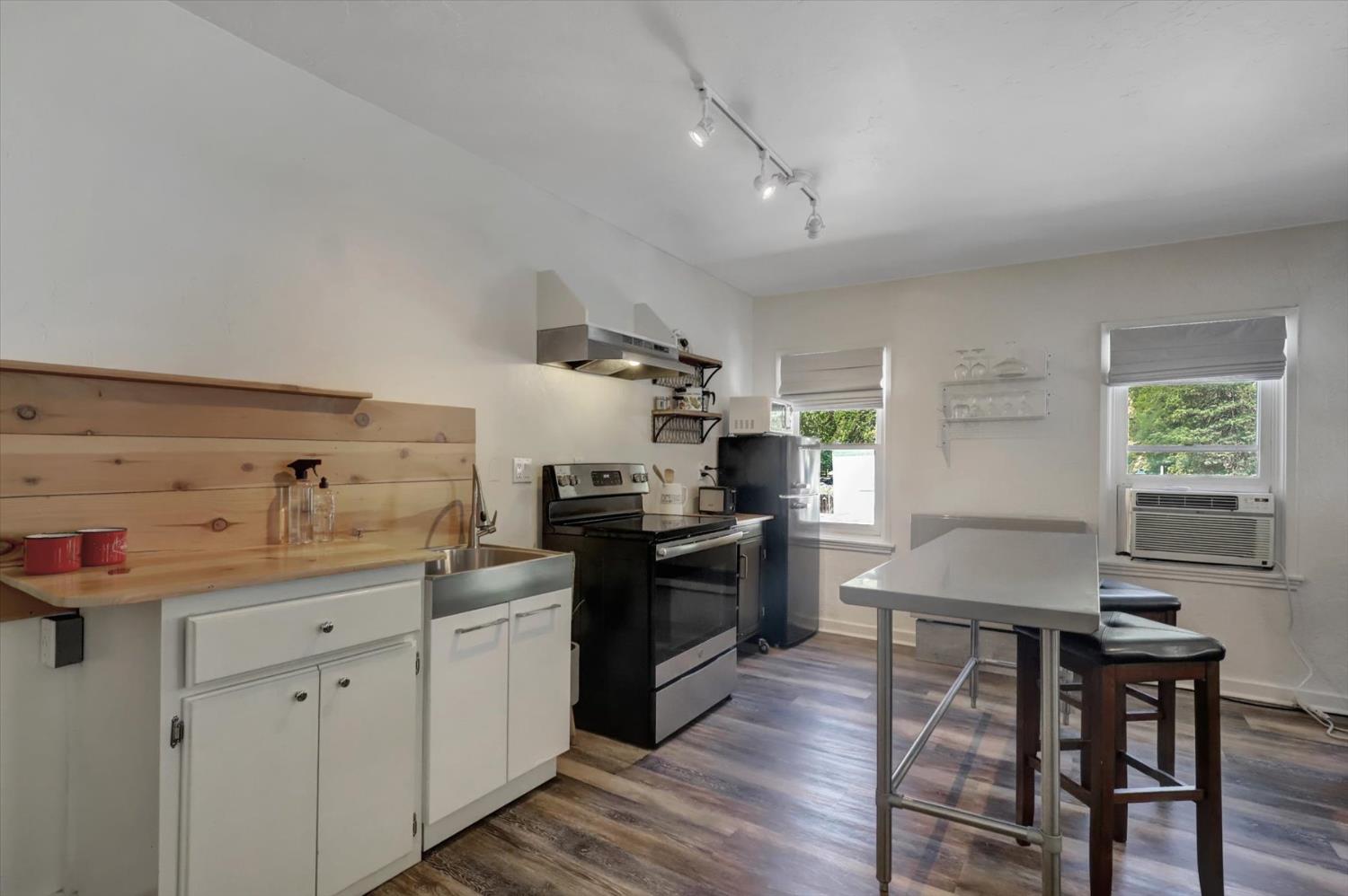 Detail Gallery Image 27 of 93 For 200 Main St, Downieville,  CA 95936 - 3 Beds | 4 Baths
