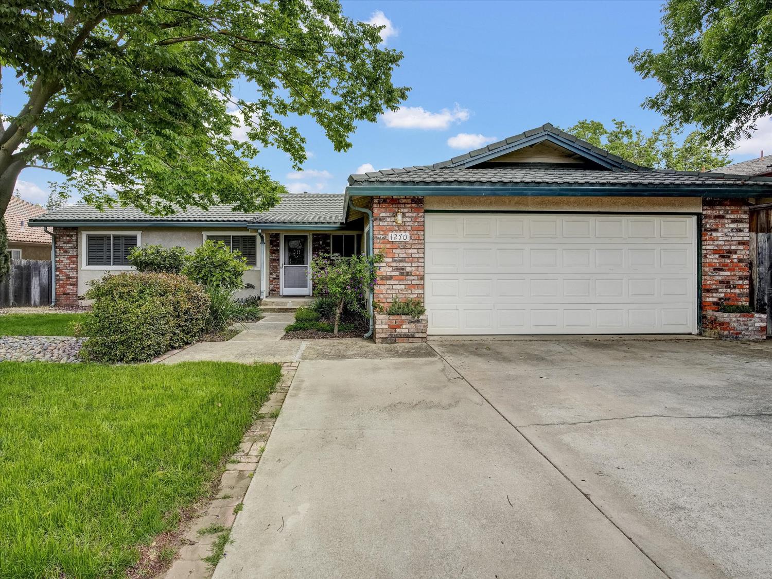 Detail Gallery Image 4 of 36 For 1270 E a St, Oakdale,  CA 95361 - 3 Beds | 2 Baths
