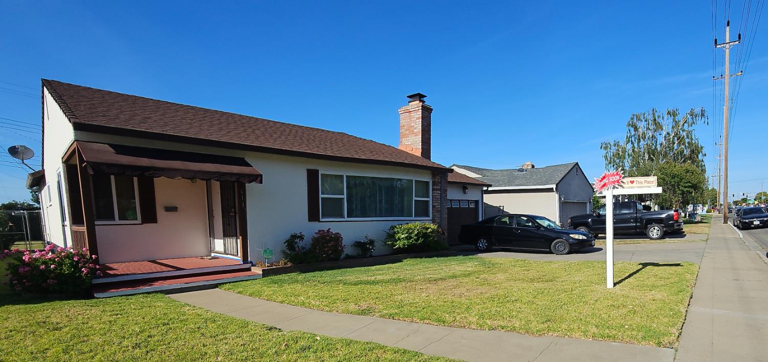 Detail Gallery Image 4 of 19 For 613 W Kettleman Ln, Lodi,  CA 95240 - 2 Beds | 1 Baths