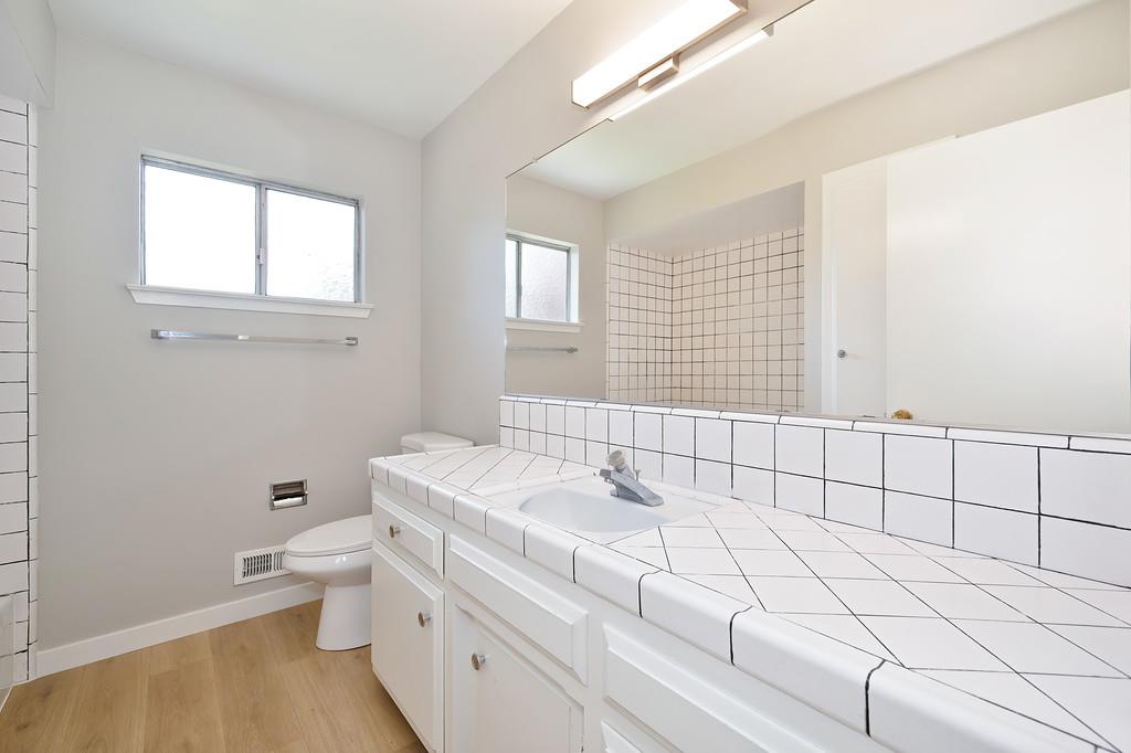 Detail Gallery Image 14 of 42 For 2 Springbrook Cir, Sacramento,  CA 95831 - – Beds | – Baths