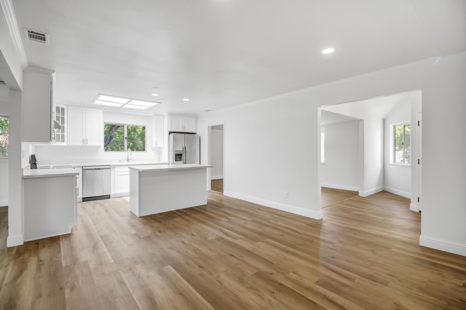 Detail Gallery Image 13 of 82 For 10376 Spiva Rd, Sacramento,  CA 95829 - 4 Beds | 2 Baths