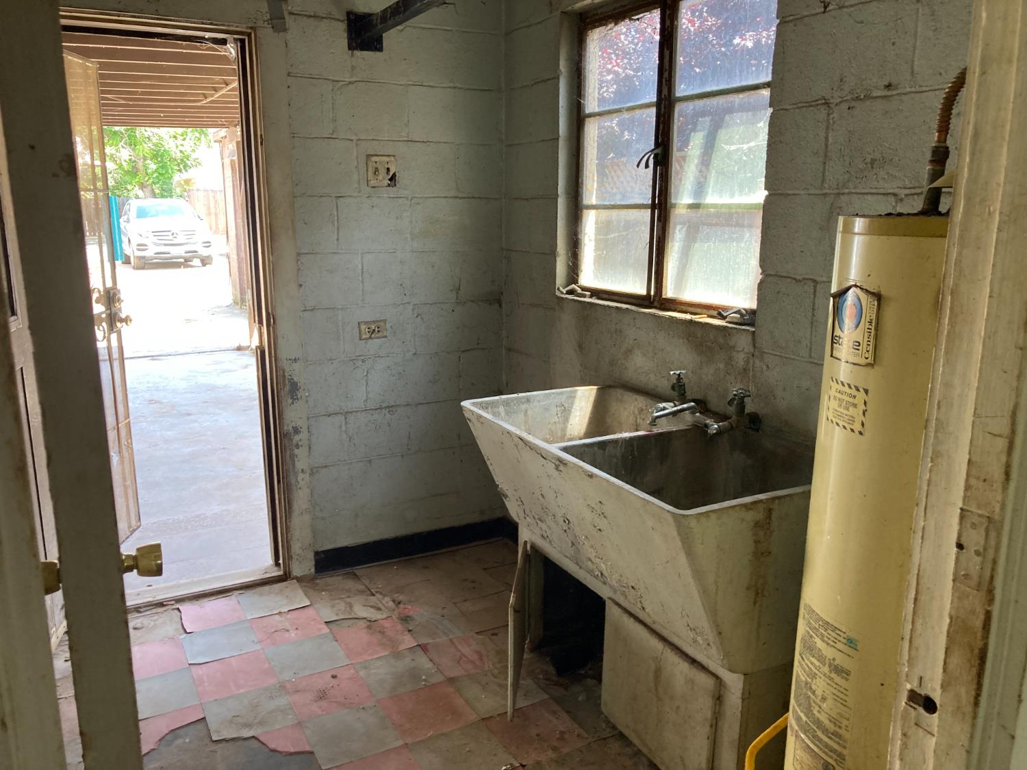 Detail Gallery Image 14 of 26 For 212 High St, Modesto,  CA 95354 - 3 Beds | 1 Baths
