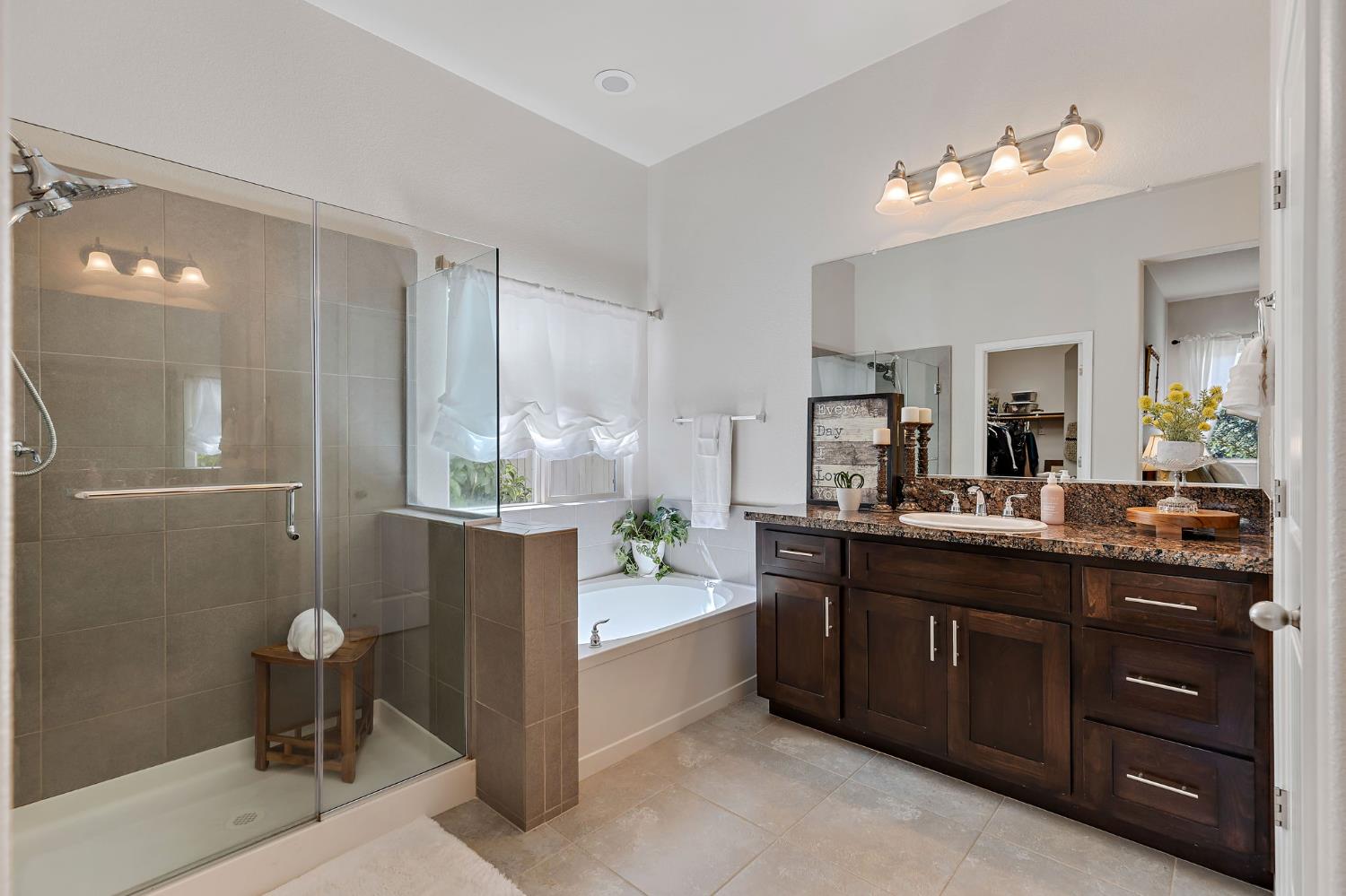 Detail Gallery Image 15 of 35 For 2096 Cattledrive Way, Roseville,  CA 95747 - 3 Beds | 3 Baths