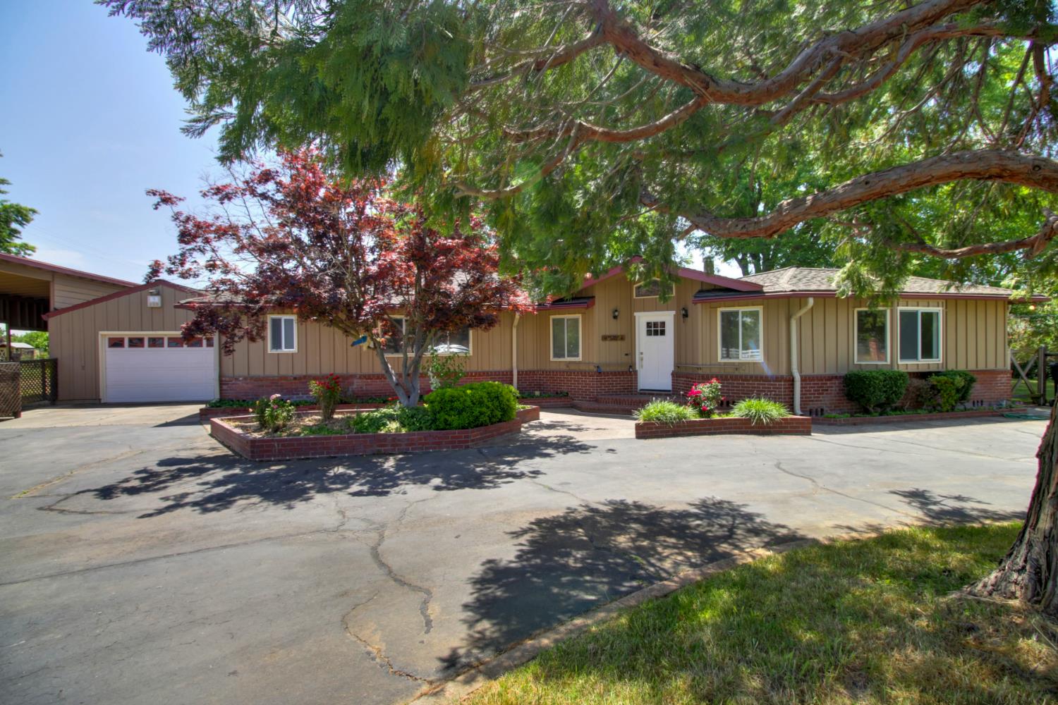 Detail Gallery Image 3 of 82 For 10376 Spiva Rd, Sacramento,  CA 95829 - 4 Beds | 2 Baths