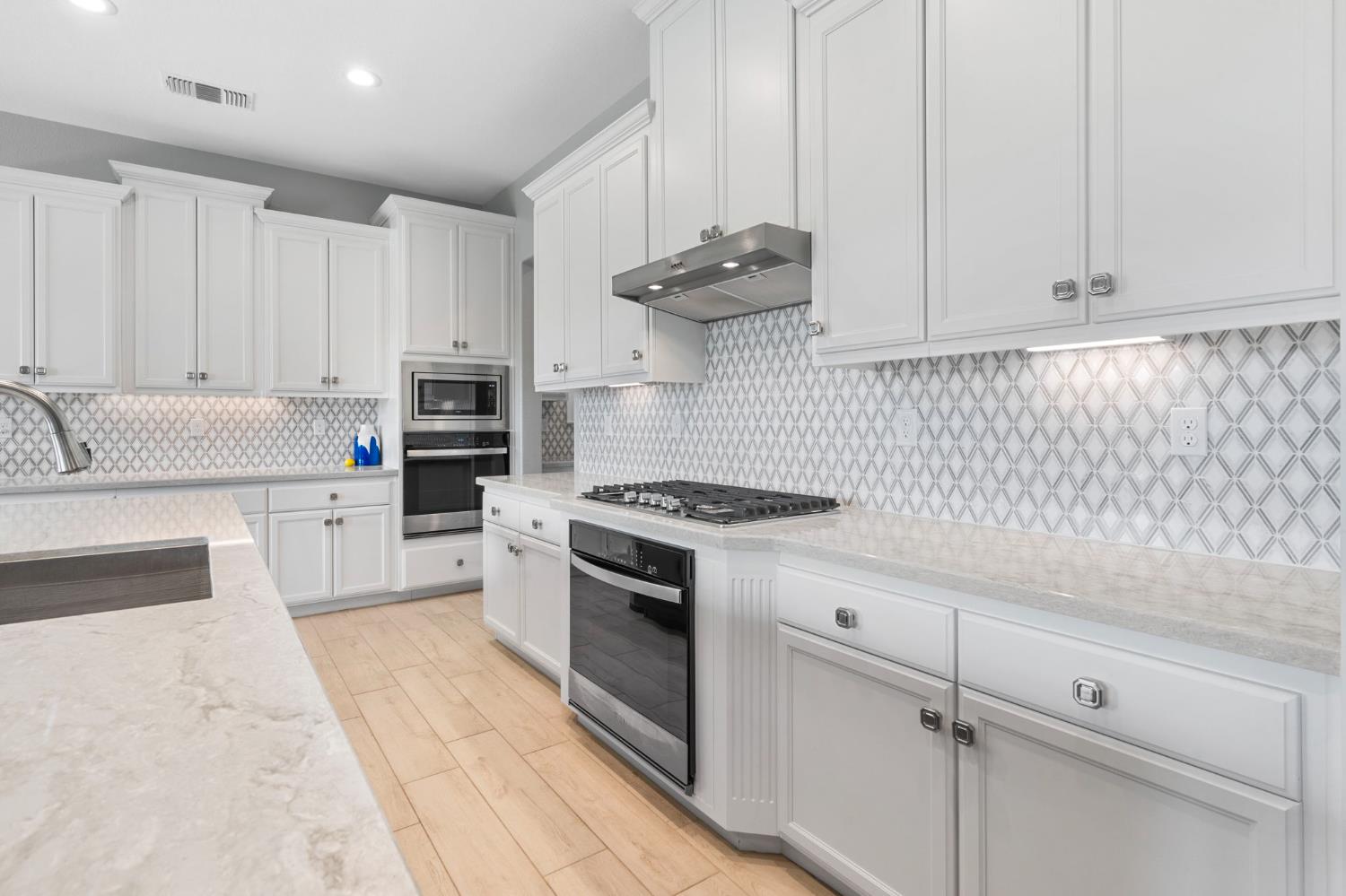 Detail Gallery Image 14 of 38 For 2406 Tribeca Ave, Manteca,  CA 95337 - 3 Beds | 2 Baths