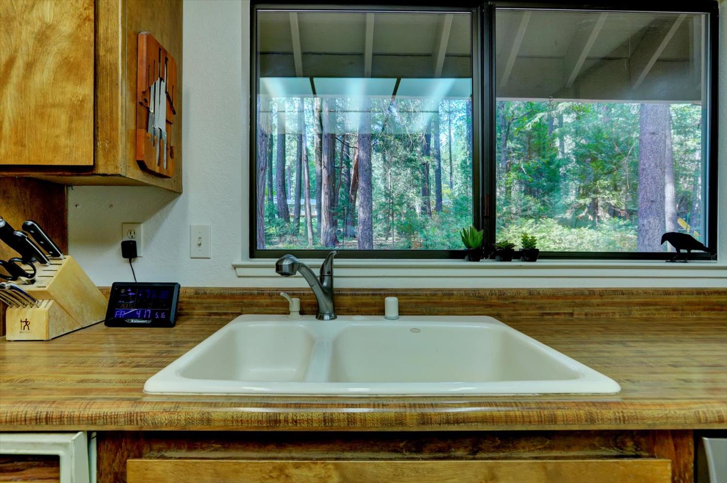 Detail Gallery Image 14 of 98 For 13480 Red Dog Rd, Nevada City,  CA 95959 - 3 Beds | 2/1 Baths
