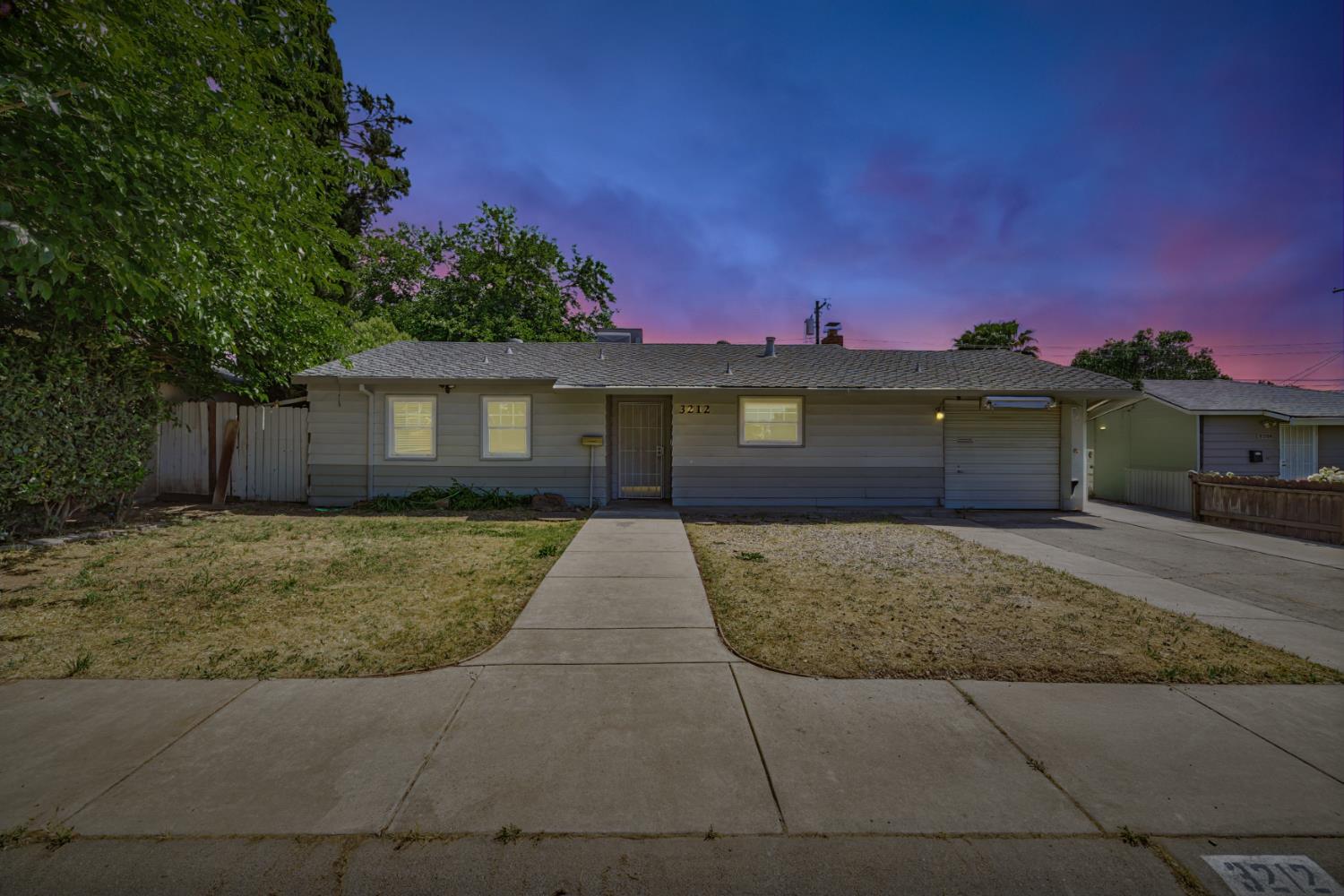 Detail Gallery Image 1 of 42 For 3212 Hurley Way, Sacramento,  CA 95864 - 3 Beds | 1 Baths
