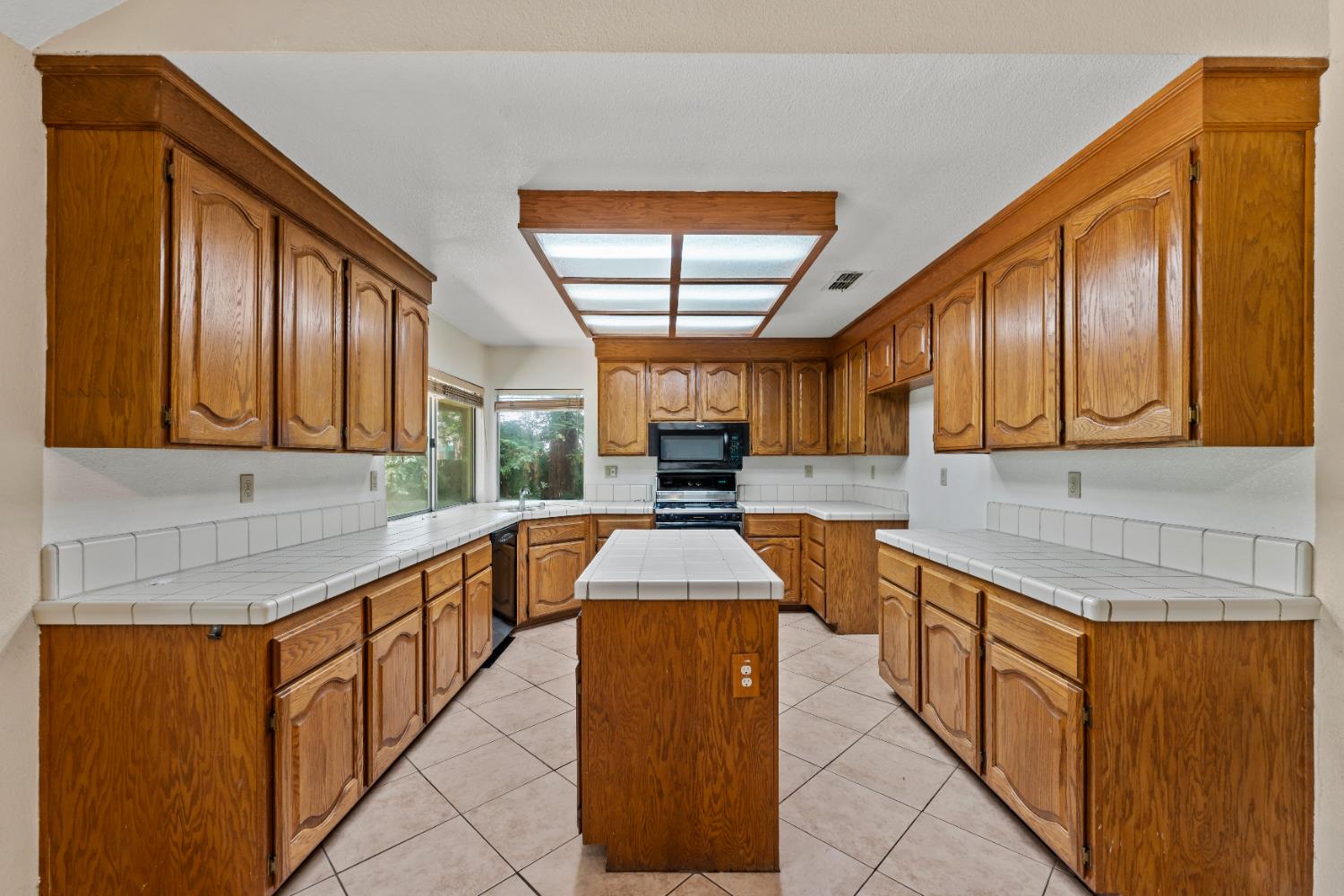 Detail Gallery Image 11 of 26 For 6009 Villa Rosa Way, Elk Grove,  CA 95758 - 4 Beds | 3 Baths