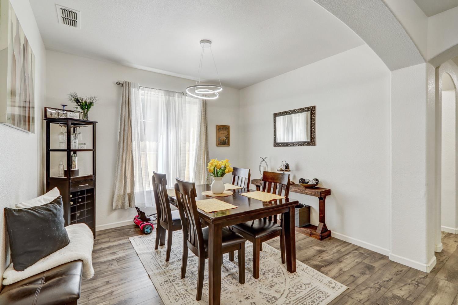 Detail Gallery Image 12 of 47 For 2207 Catherwood Way, Sacramento,  CA 95835 - 4 Beds | 3 Baths