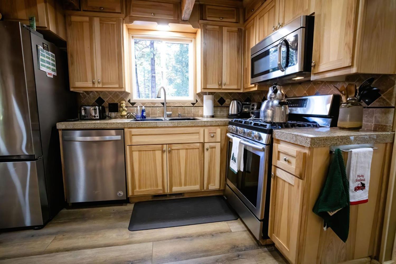 Detail Gallery Image 6 of 29 For 29480 Alpine, Cold Springs,  CA 95335 - 4 Beds | 3 Baths