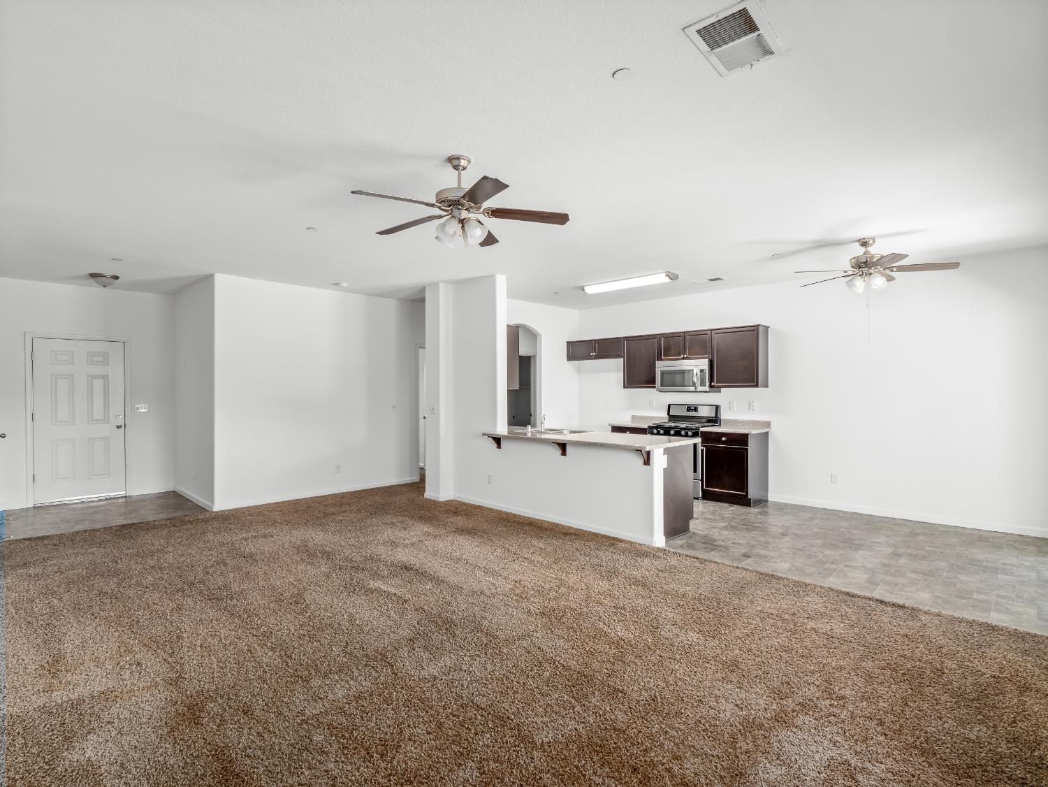 Detail Gallery Image 7 of 34 For 1585 Dallas St, Dinuba,  CA 93618 - 4 Beds | 2 Baths