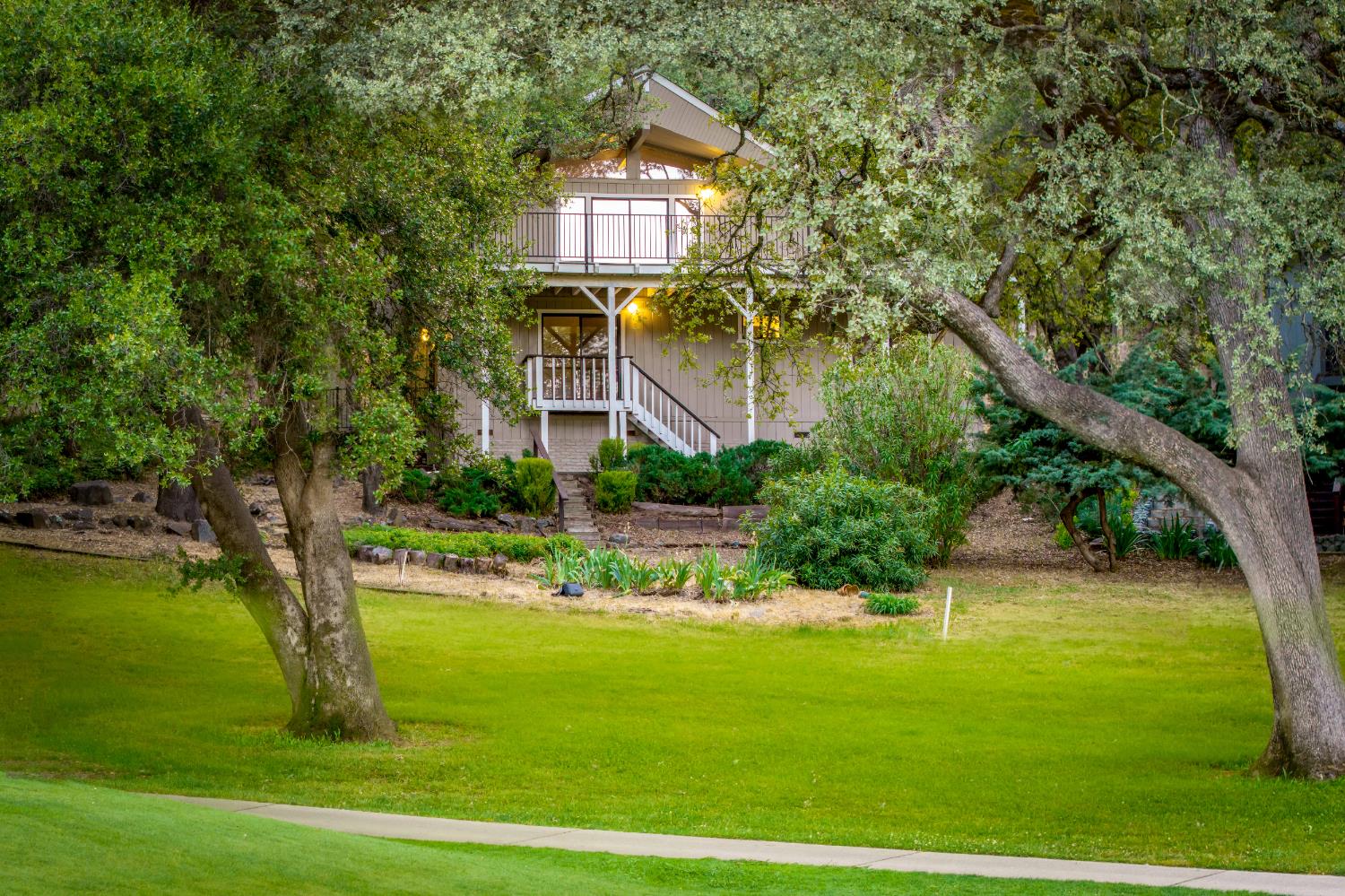 Detail Gallery Image 8 of 75 For 12540 Lake Wildwood Drive, Penn Valley,  CA 95946 - 4 Beds | 2 Baths