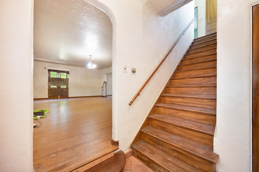 Detail Gallery Image 10 of 34 For 1701 4th Ave, Sacramento,  CA 95818 - 3 Beds | 1/1 Baths