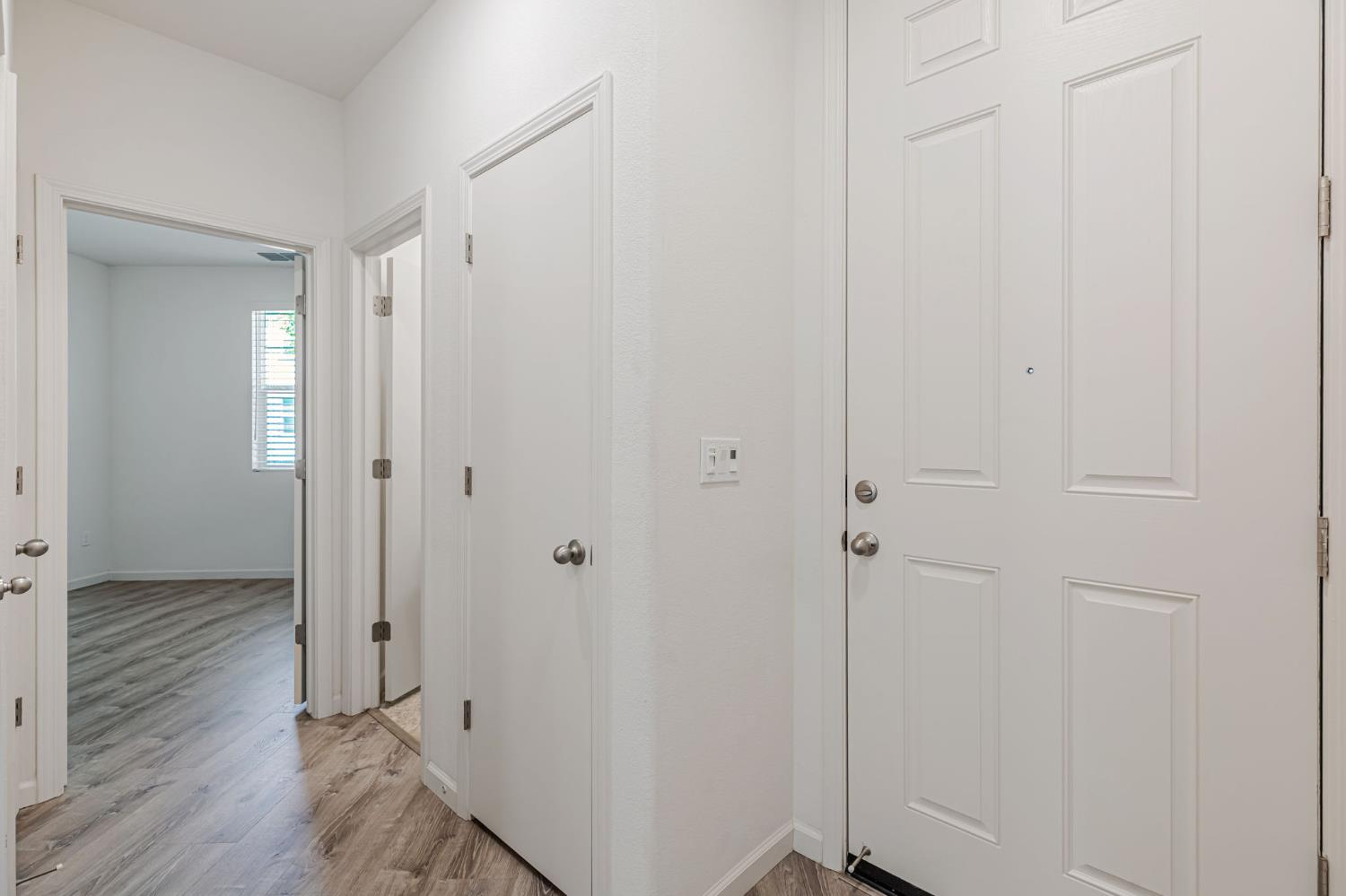 Detail Gallery Image 4 of 48 For 4630 Ocean Ln, Elk Grove,  CA 95757 - 2 Beds | 2 Baths