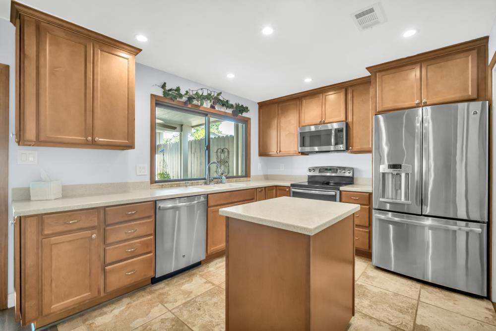 Detail Gallery Image 13 of 33 For 5628 Spyglass Lane, Citrus Heights,  CA 95610 - 3 Beds | 2/1 Baths