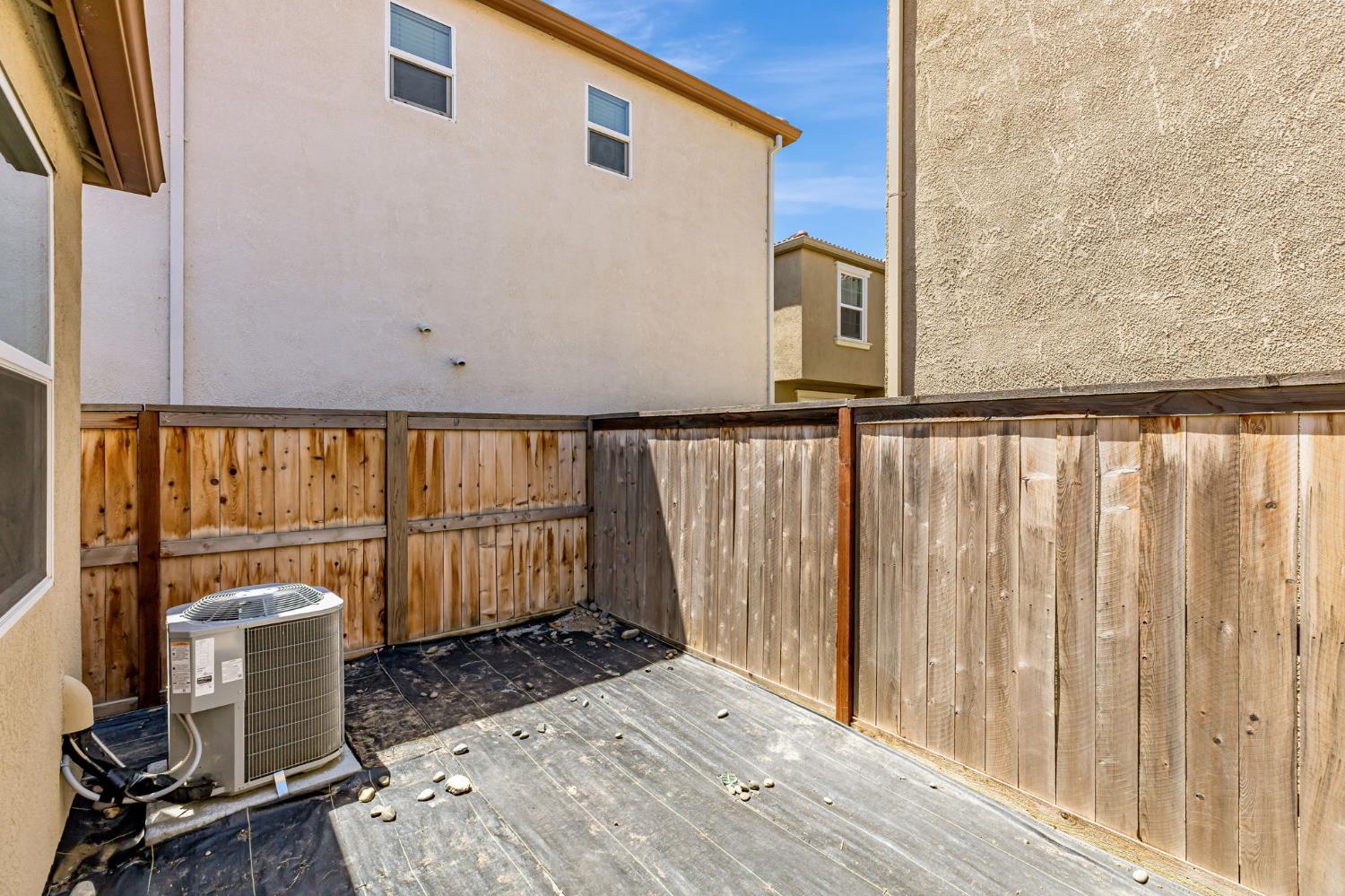 Detail Gallery Image 34 of 48 For 4630 Ocean Ln, Elk Grove,  CA 95757 - 2 Beds | 2 Baths