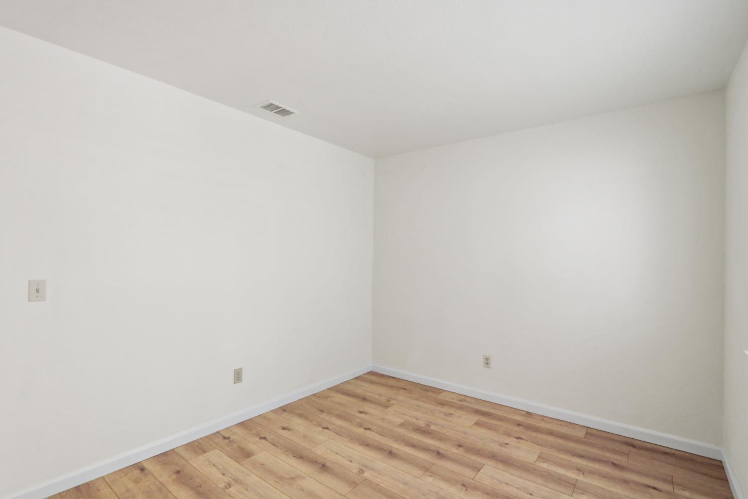 Photo #18: 225063516 Listing: Photo #18