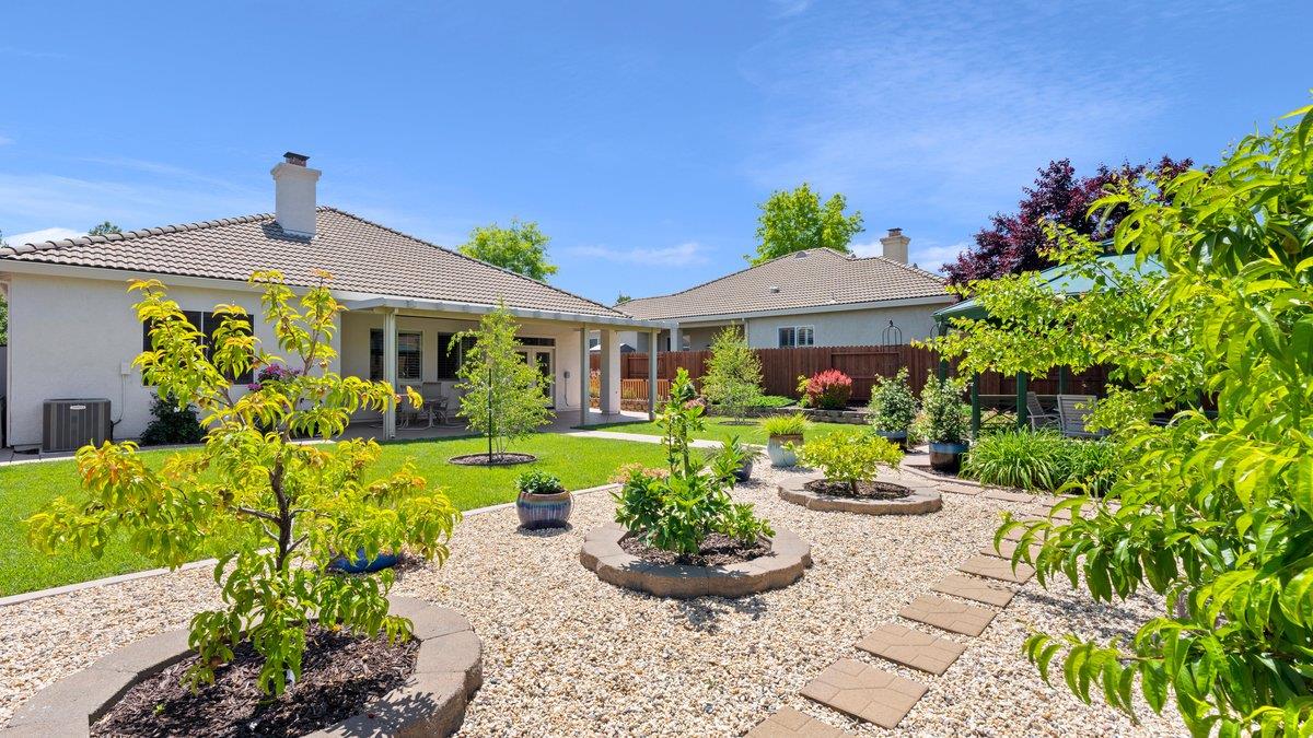 Detail Gallery Image 36 of 62 For 102 Slate Ridge Ct, El Dorado Hills,  CA 95762 - 2 Beds | 2 Baths